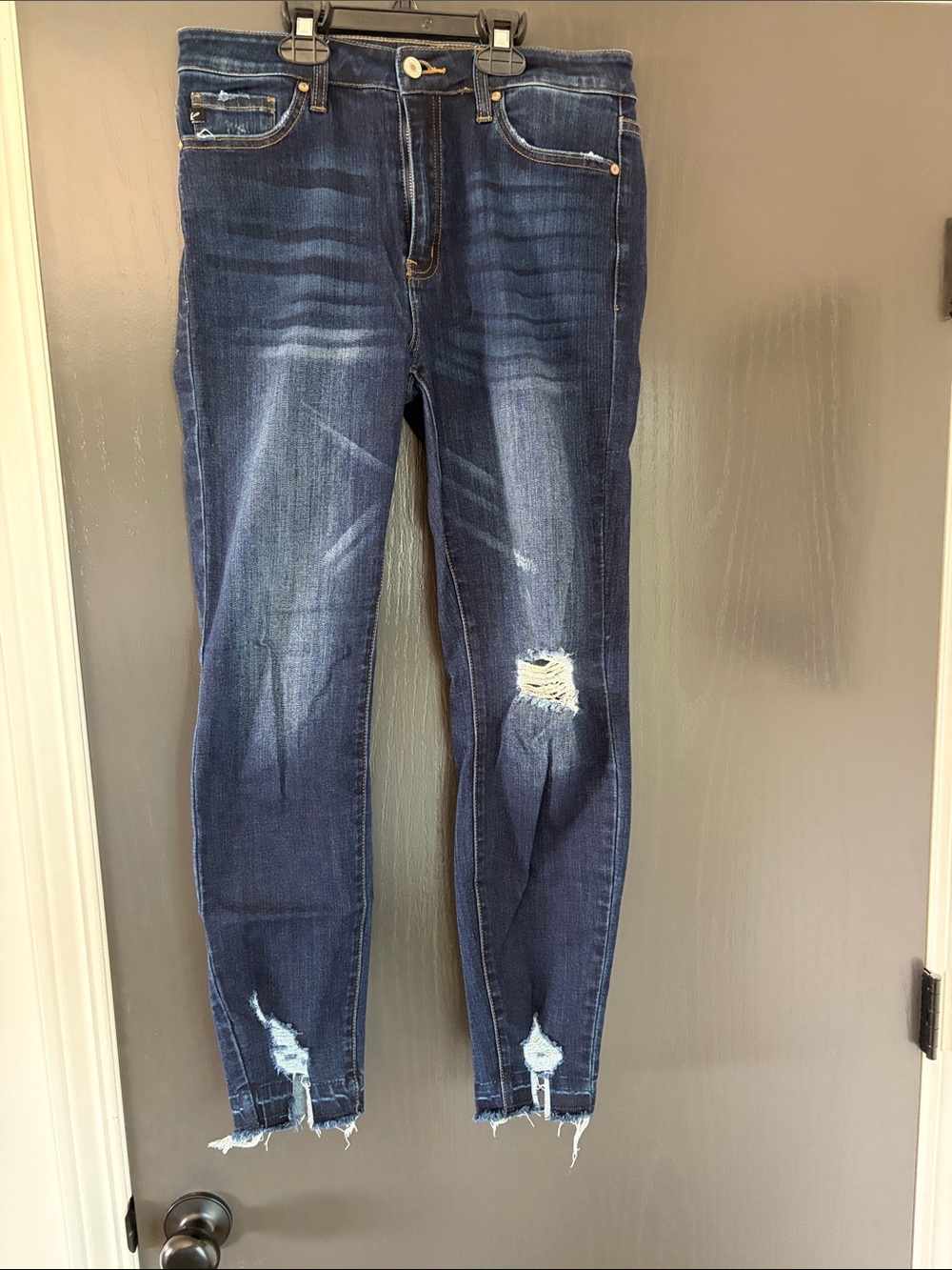 Women’s Dark Blue Ripped Skinny Jeans - High Stretch
